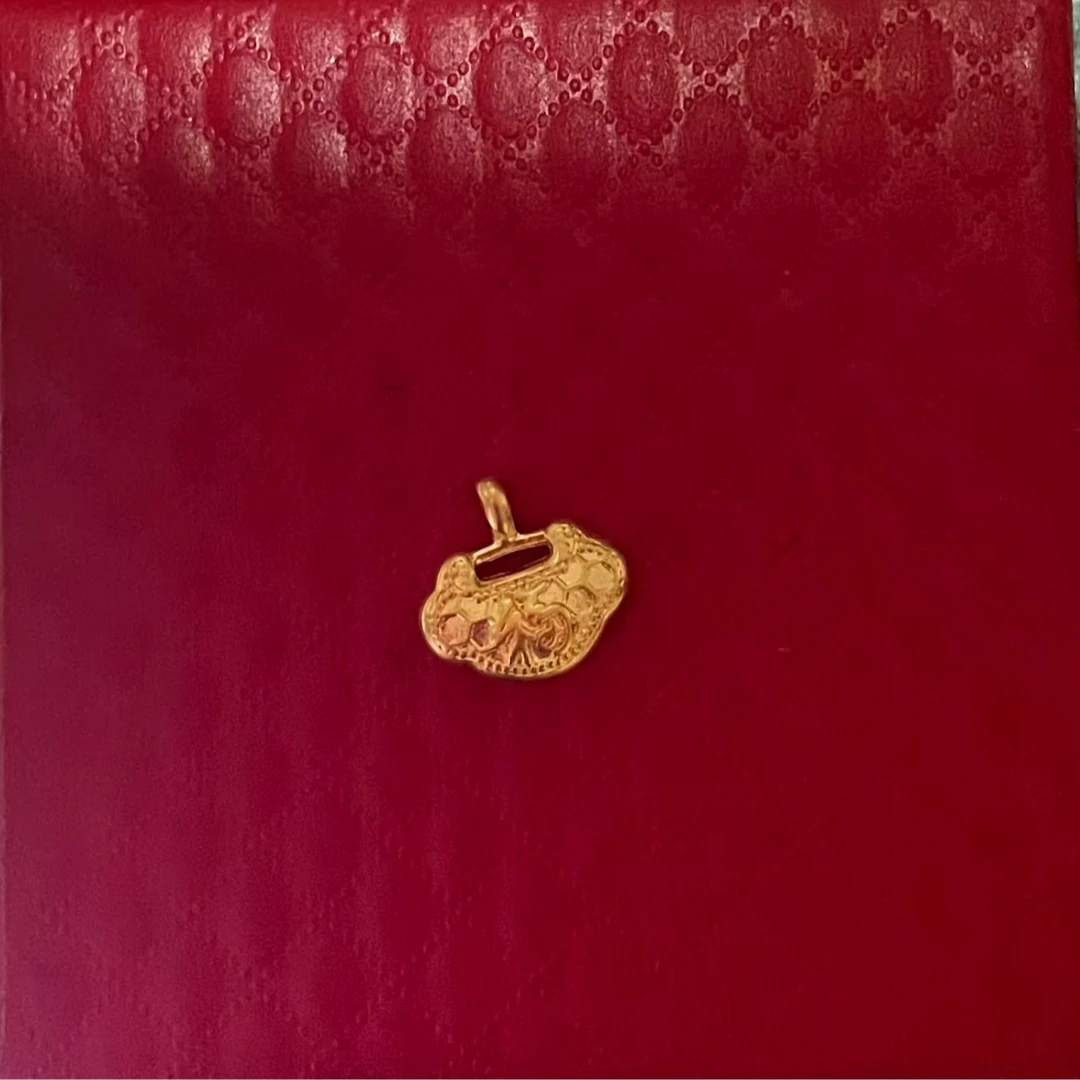 A(123）足金时尚百搭如意小锁