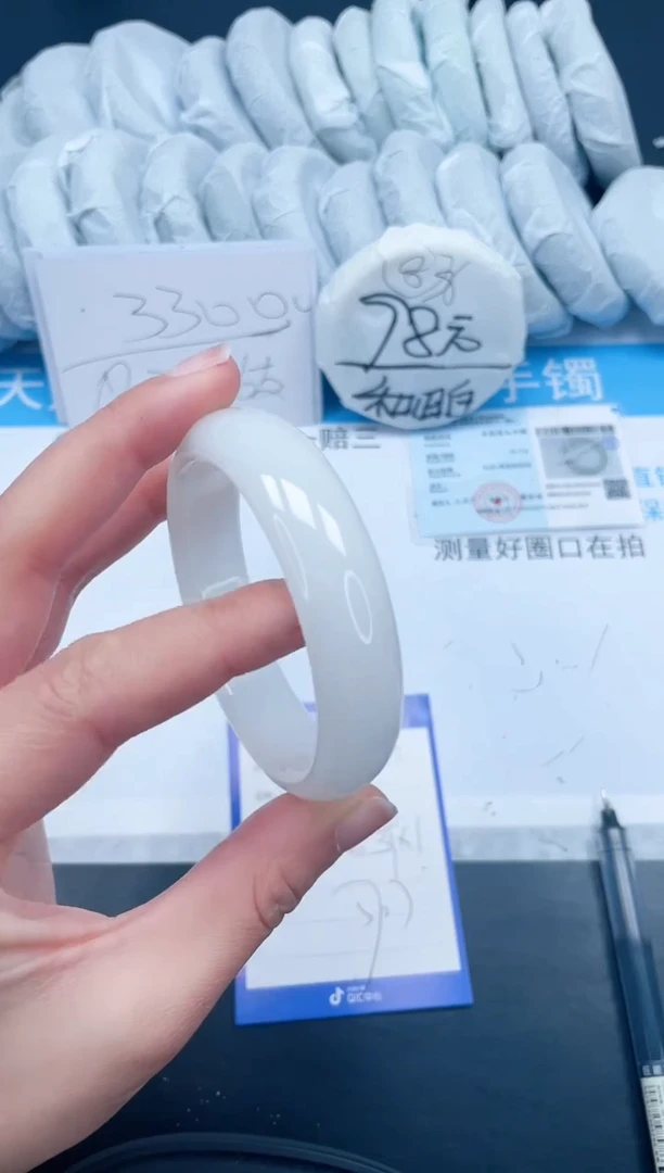 【闪购商品】石英质玉手镯未镶嵌186-