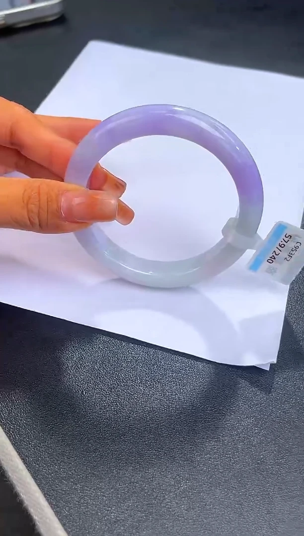 未镶嵌手镯翡翠退货标签需完好-240