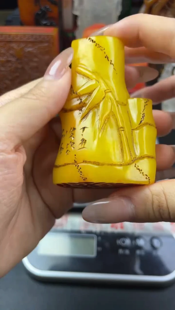 寿山石印石鸡油黄竹节（宏毅）