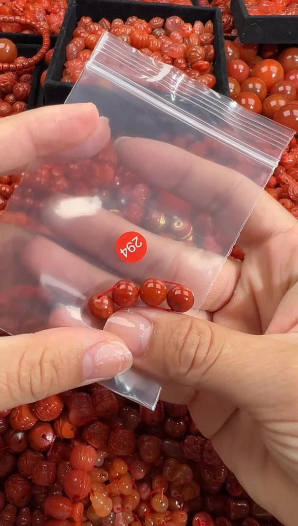 南红玛瑙未镶嵌颈饰1
