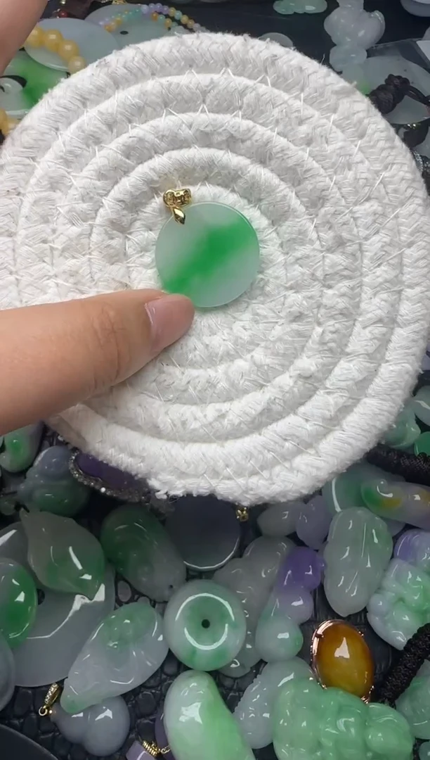 颈饰未镶嵌翡翠缅甸翡翠吊坠