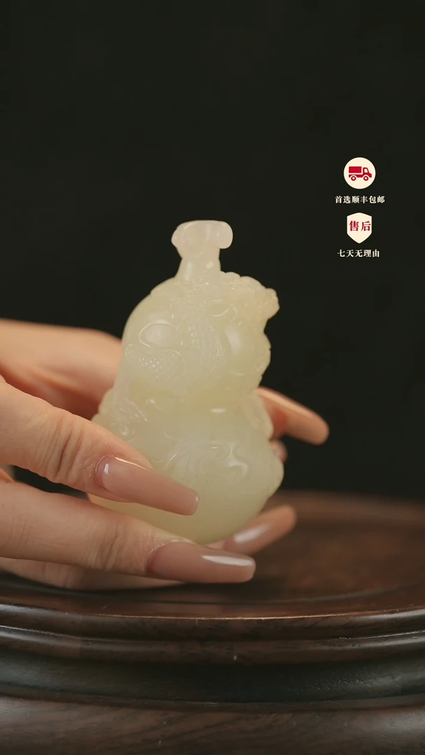 云南石竹叶青雕刻：龙缠福禄摆件