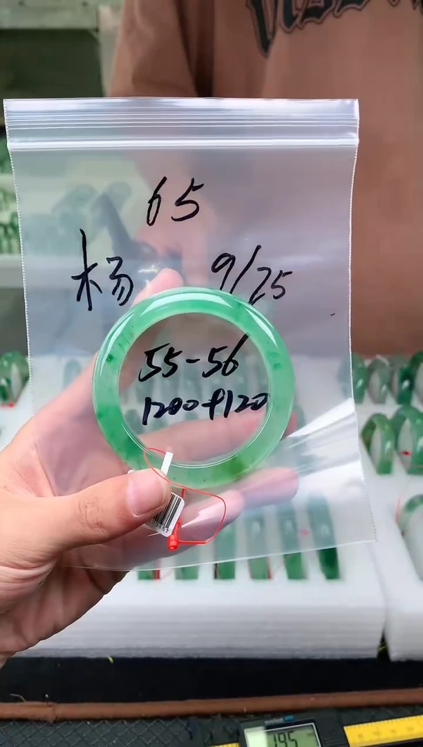 未镶嵌非洲翠手镯石英质玉非洲翠手镯55-56圈口65号