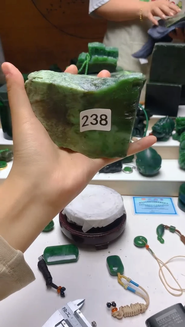 未镶嵌和田玉（碧玉）珠宝半成品0