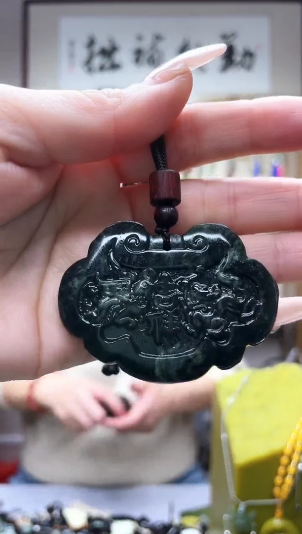 未镶嵌岫玉吊坠·