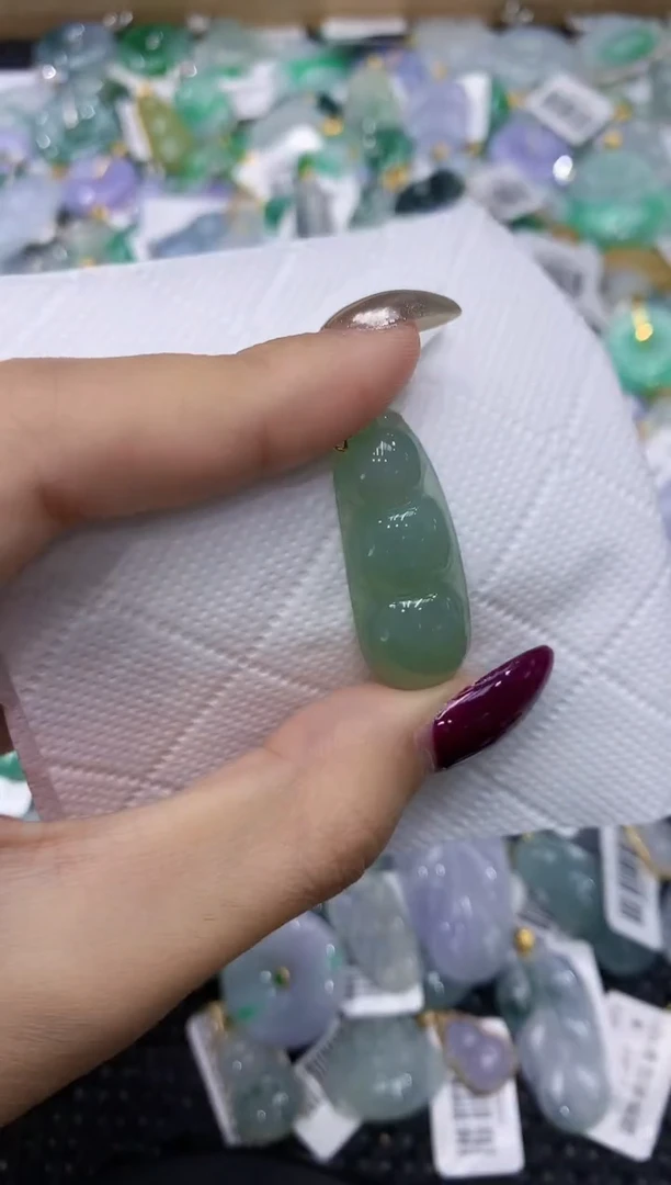 翡翠18K金镶嵌颈饰111111111111