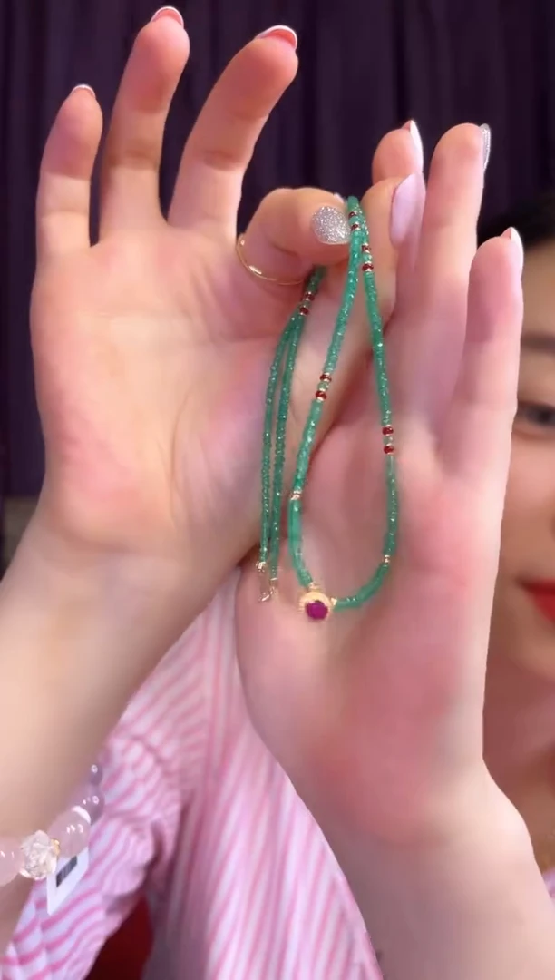 18K金镶嵌颈饰祖母绿祖母绿18k金项链