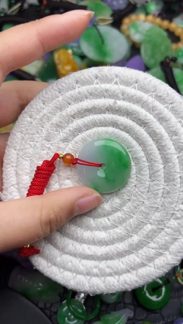 颈饰未镶嵌翡翠缅甸翡翠吊坠