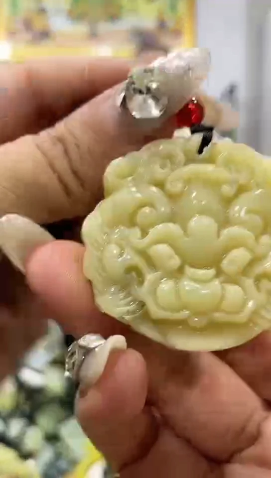 岫玉未镶嵌吊坠