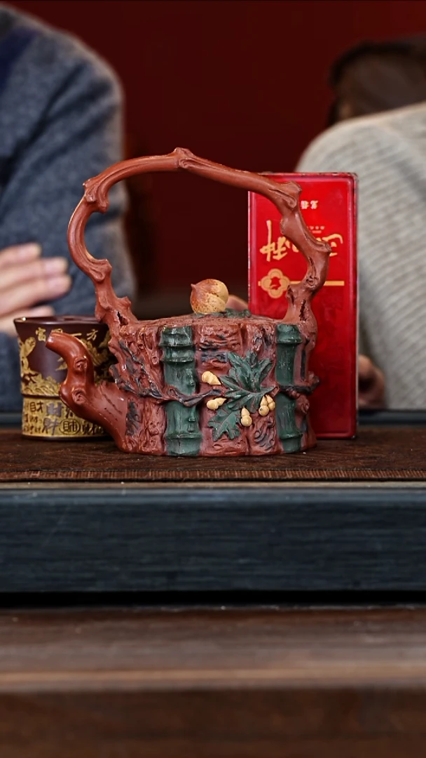 宜兴紫砂BYM 红皮龙 寿桃提梁