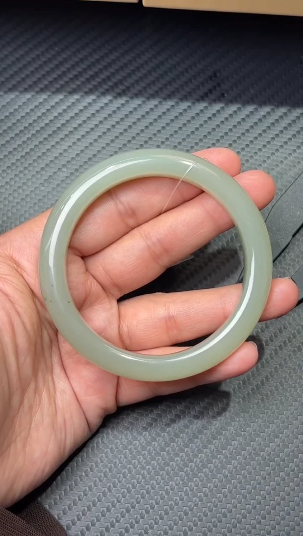 未镶嵌手镯和田玉且末微色差近矿57KMH