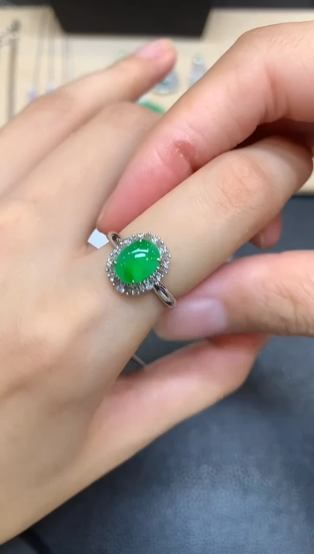 18K金镶嵌戒指翡翠蛋面【无服务费