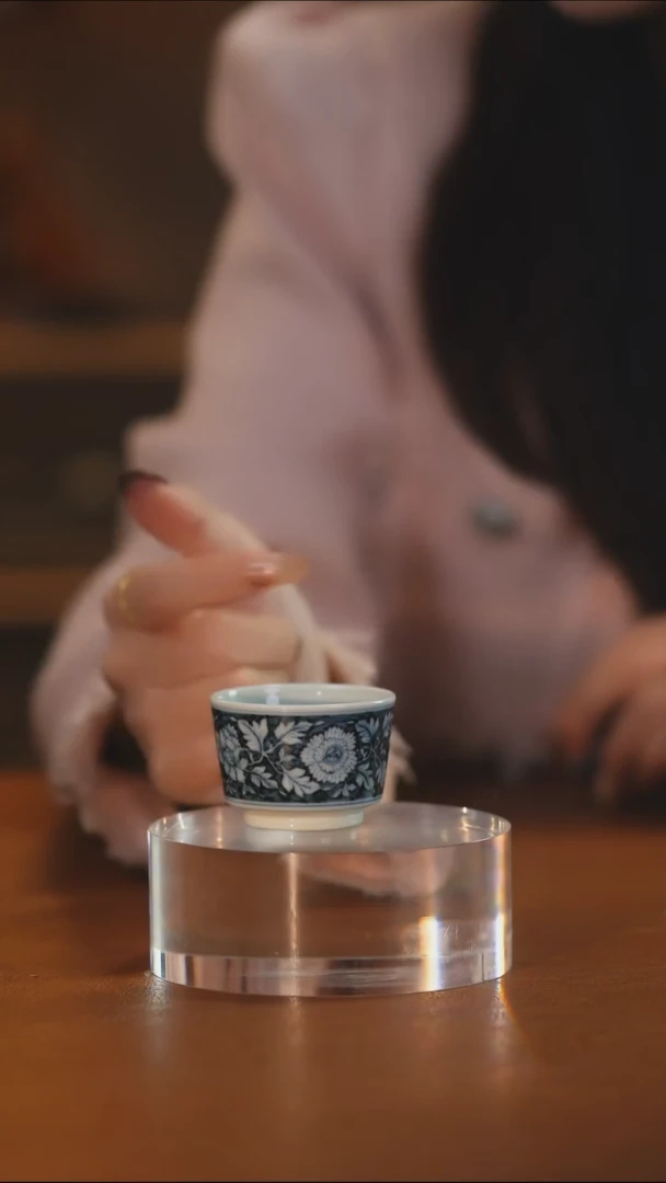蓝底四相牡丹