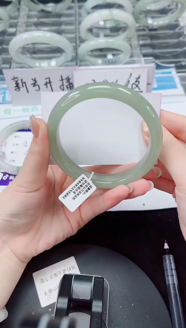 未镶嵌手镯石英质玉240-61/62