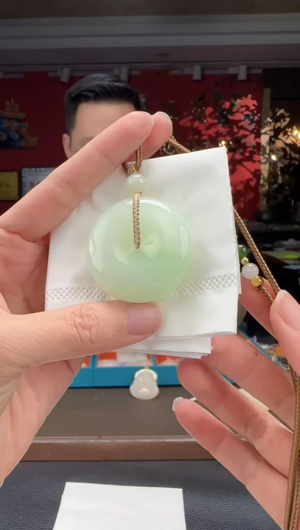 颈饰未镶嵌和田玉白加翠平安扣