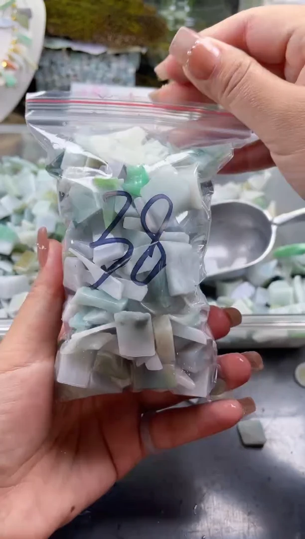 翡翠配石天然翡翠小号500克38