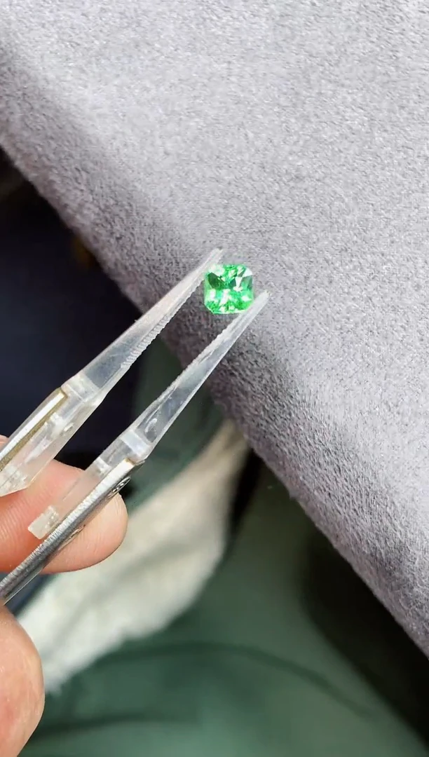 未镶嵌裸石石榴石（沙弗莱）1.03ct