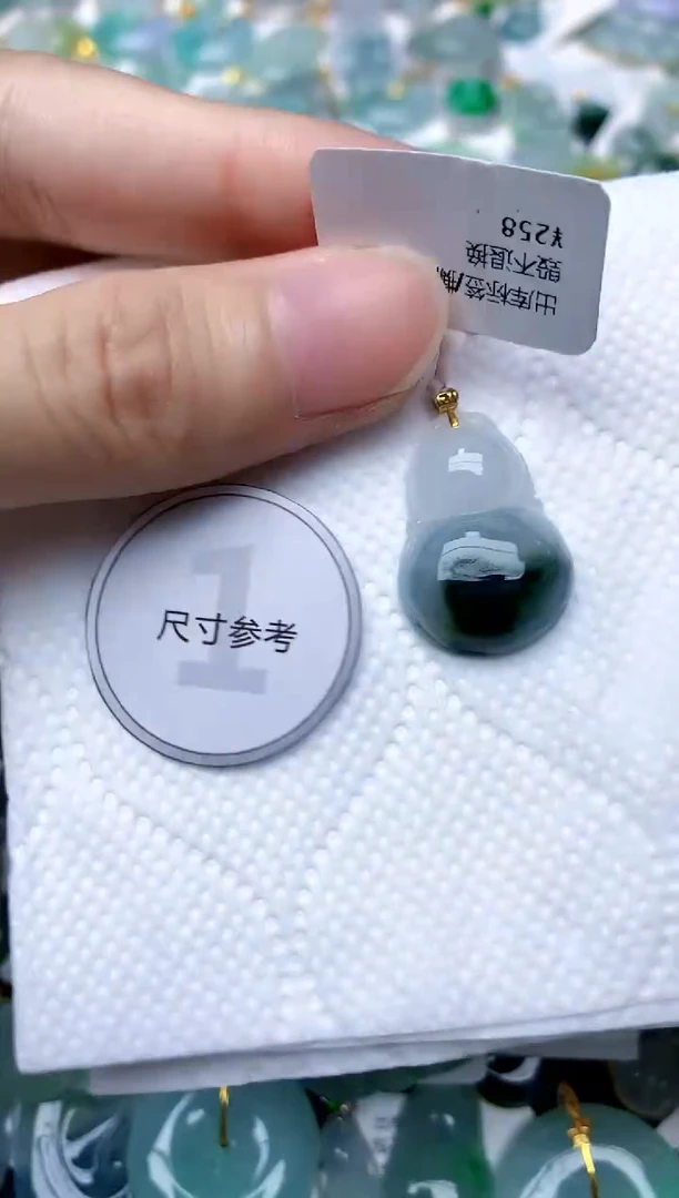 颈饰18K金镶嵌翡翠天然A货翡翠