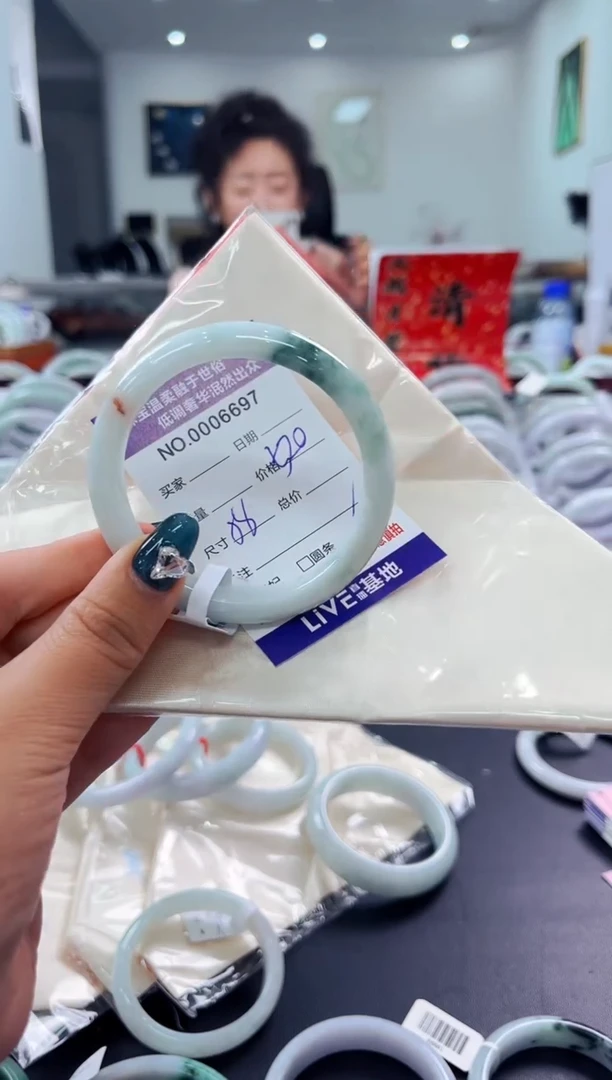 翡翠手镯未镶嵌天然缅甸A货翡翠