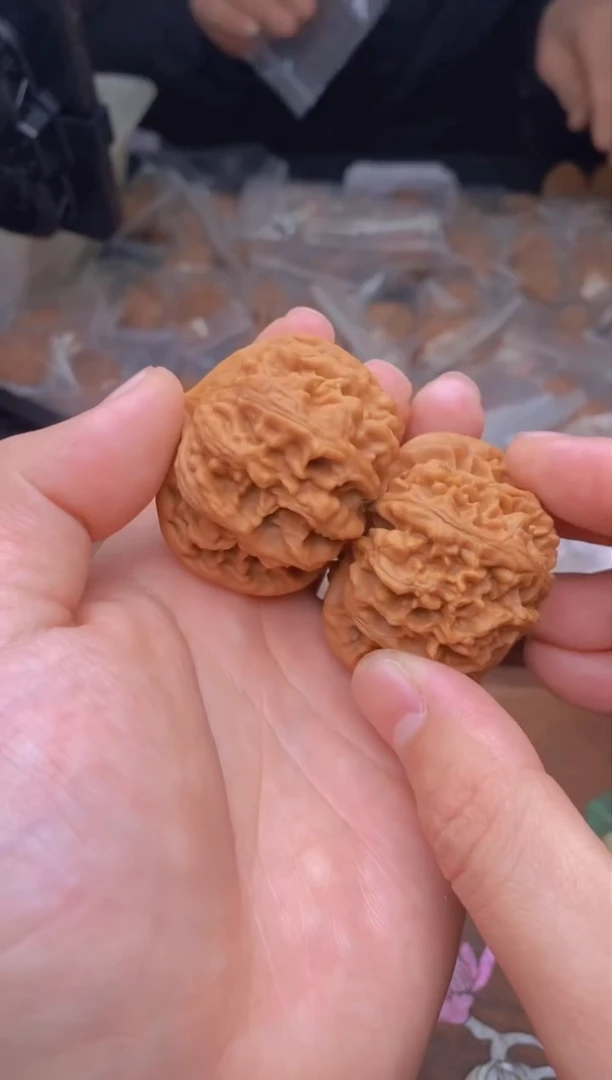 【闪购商品】文玩核桃把件G127号46尺鸡心