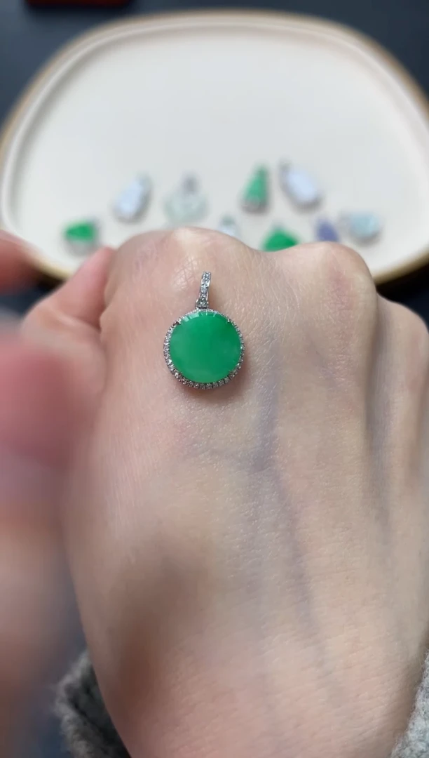 【闪购商品】翡翠吊坠(不含链)18K金镶嵌2800（多样性发其一）