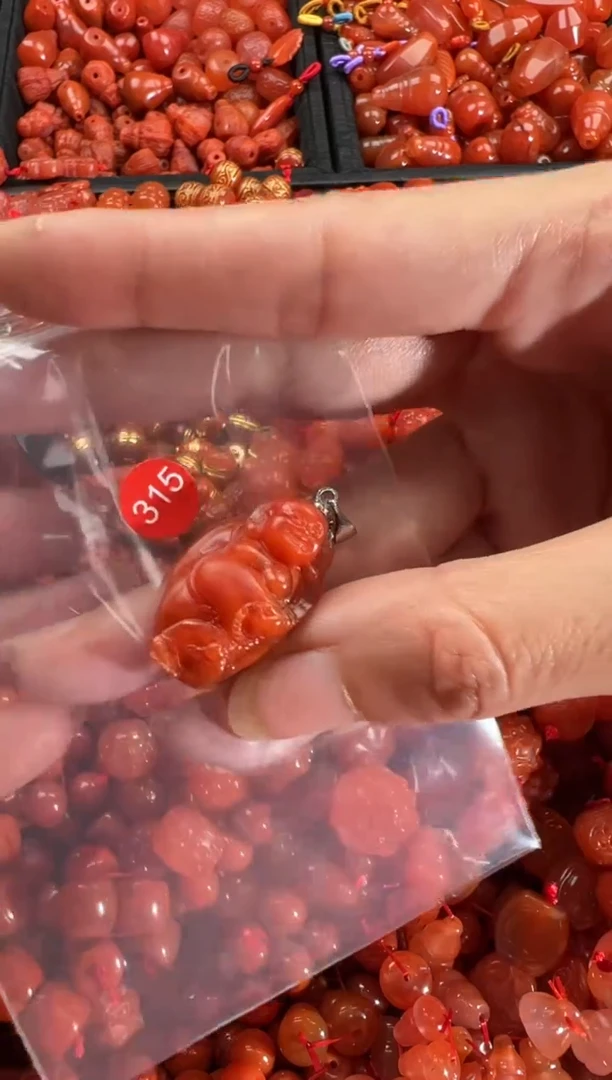 【闪购商品】南红玛瑙颈饰未镶嵌1