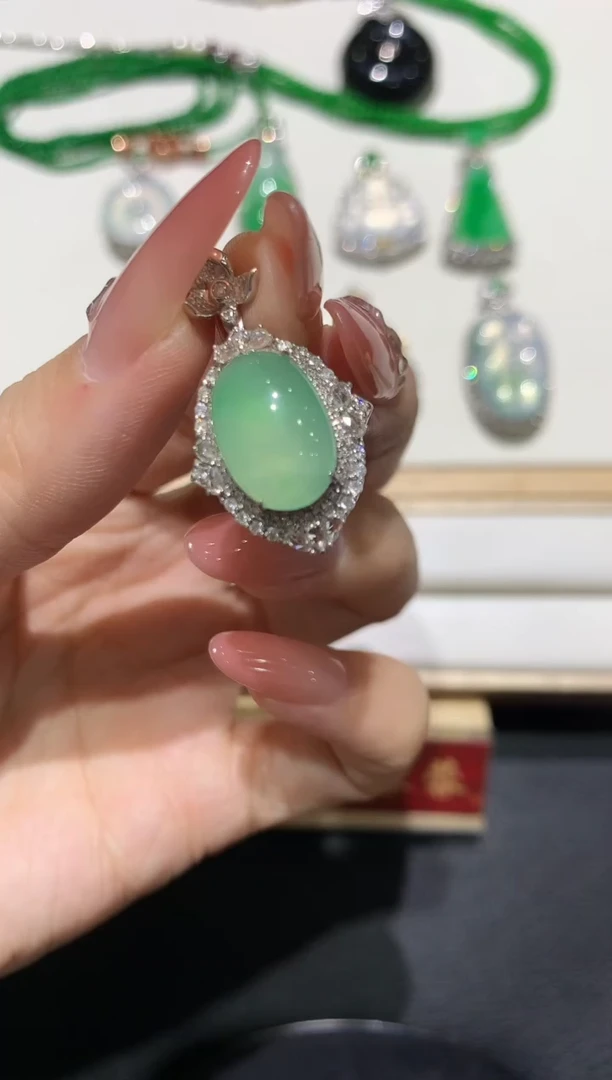 翡翠18K金镶嵌吊坠(不含链)团购1