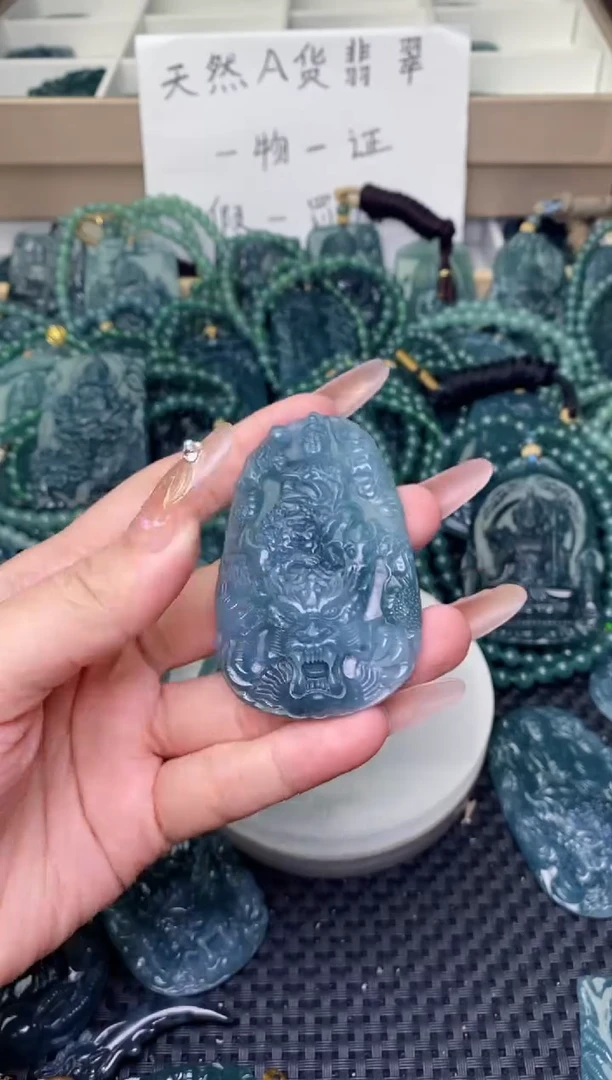 翡翠未镶嵌颈饰