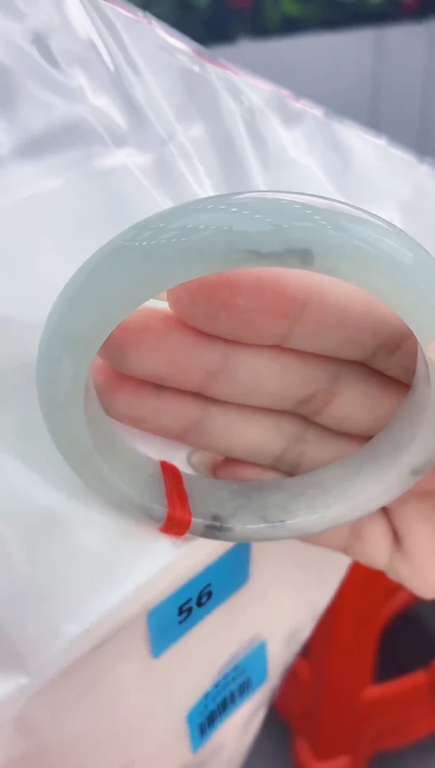 翡翠手镯未镶嵌翡翠手镯