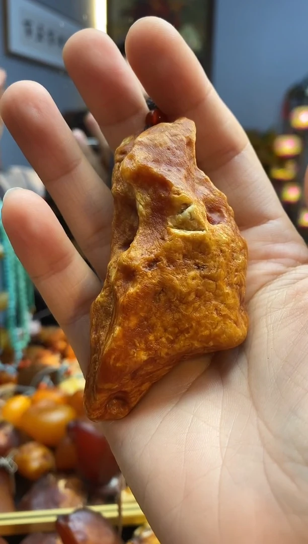 未镶嵌颈饰琥珀吊坠