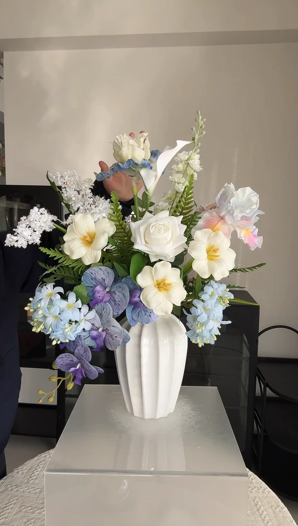 蓝色花束+陶瓷花瓶（成品发货）直播专属福利