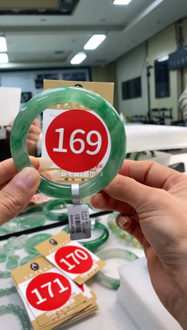 未镶嵌手镯石英质玉55+169