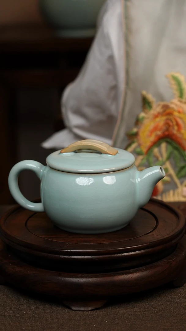 瓷片天青色手工汉瓦壶300ml 微瑕