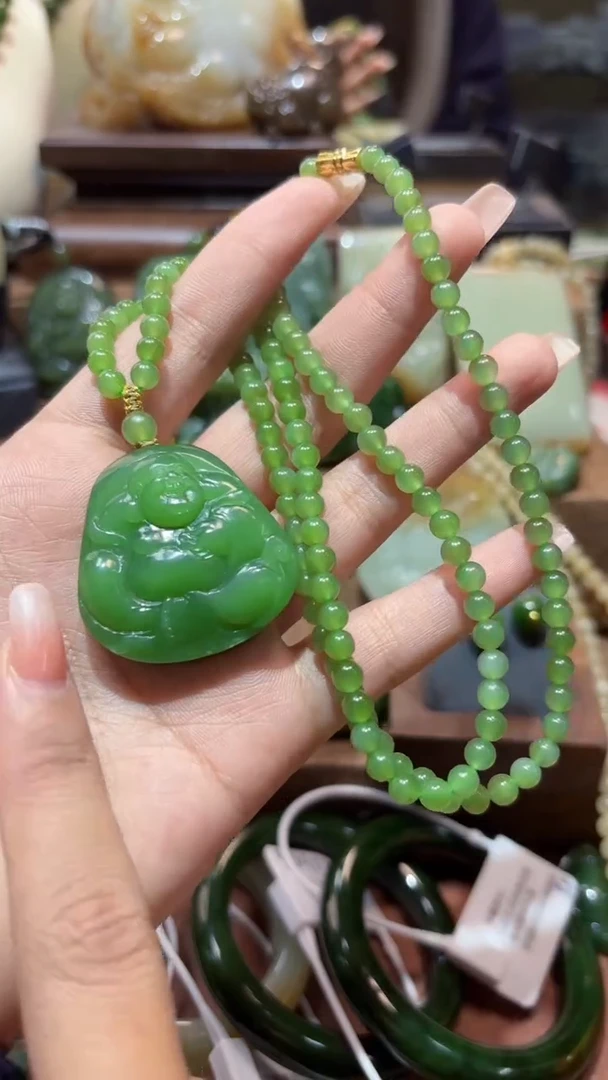 颈饰未镶嵌和田玉（碧玉）1