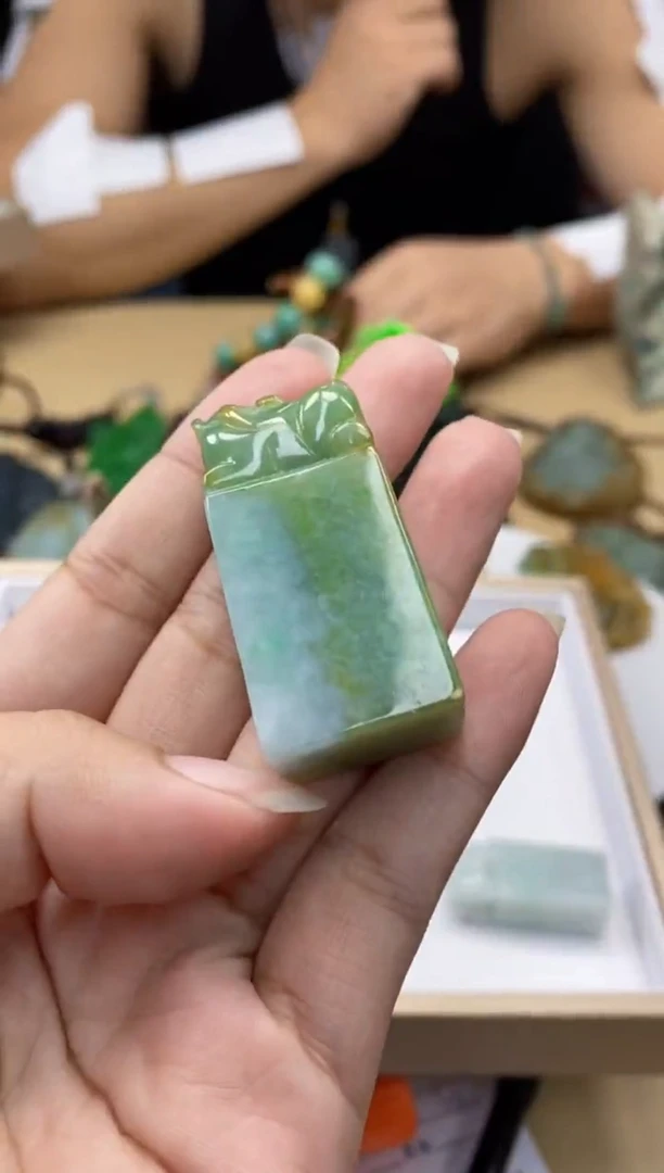 未镶嵌定制翡翠挂件
