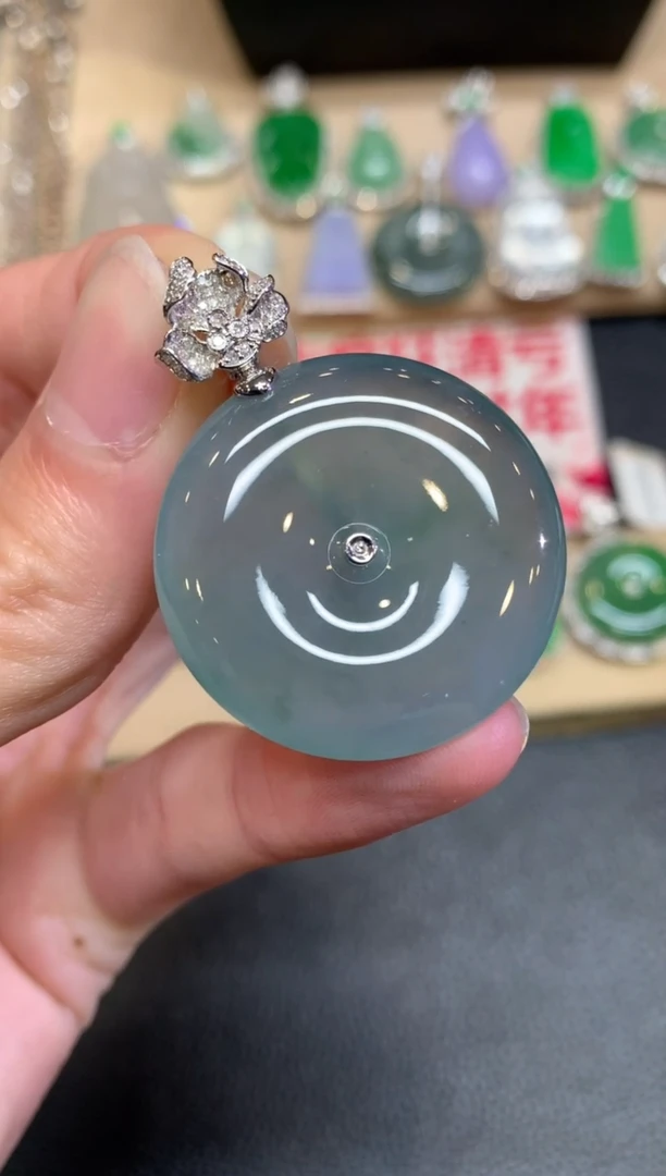 【闪购商品】翡翠颈饰18K金镶嵌平安扣【无服务费】