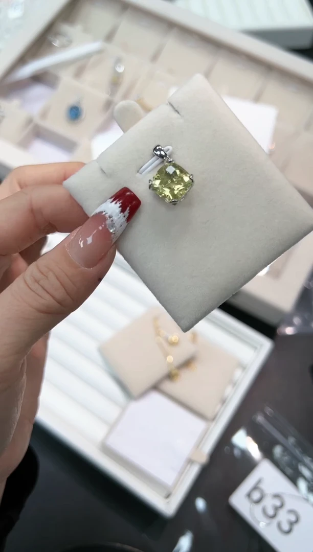 【闪购商品】水晶吊坠(不含链)银S925镶嵌35b多样性发其一/1个