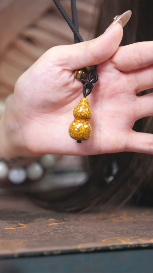 【闪购商品】金黄大漆紫光檀螺钿小脖挂