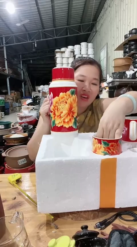 ℒ****༊瑕疵红色壶4杯一套