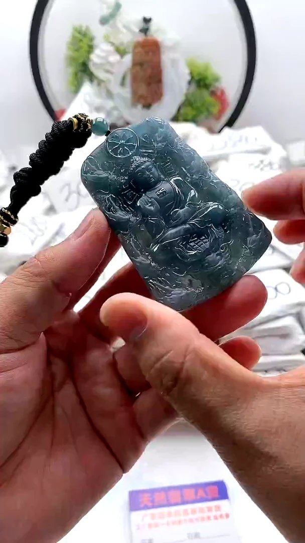 翡翠未镶嵌颈饰阿弥陀佛