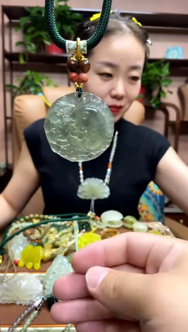 未镶嵌岫玉颈饰·3