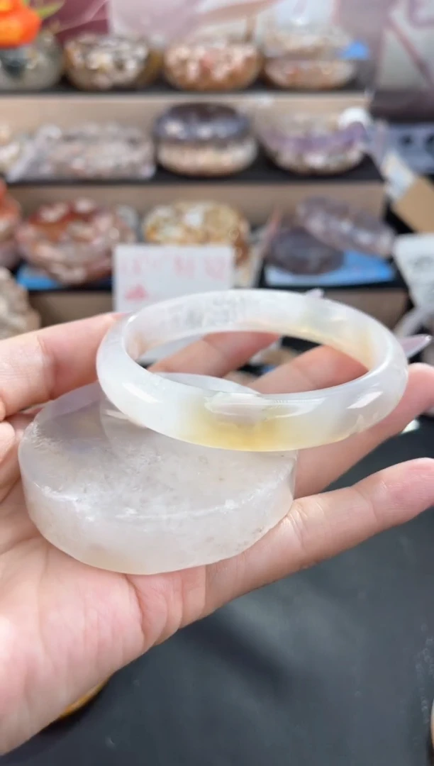 未镶嵌手镯石英质玉61