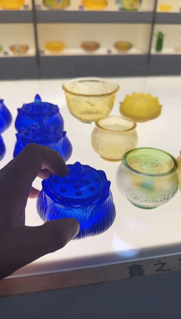 手工艺品琉璃带盖莲花贡水杯