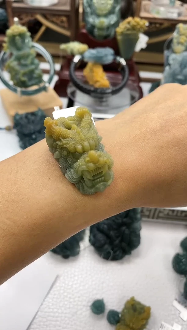 未镶嵌定制翡翠谢****?翡翠毛货不退不换11.25