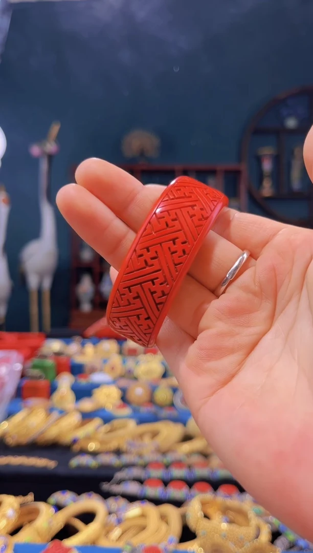 【闪购商品】非遗绝技 雕漆大师万字纹手镯 56圈