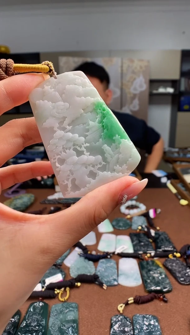颈饰未镶嵌翡翠多样性发其一