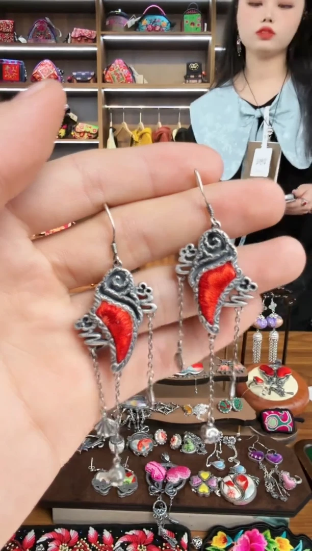 【闪购商品】织绣43蒙阿苏苗绣传承