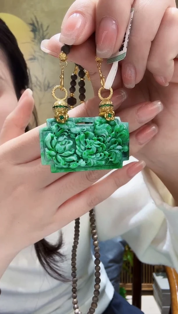 颈饰未镶嵌翡翠吊坠