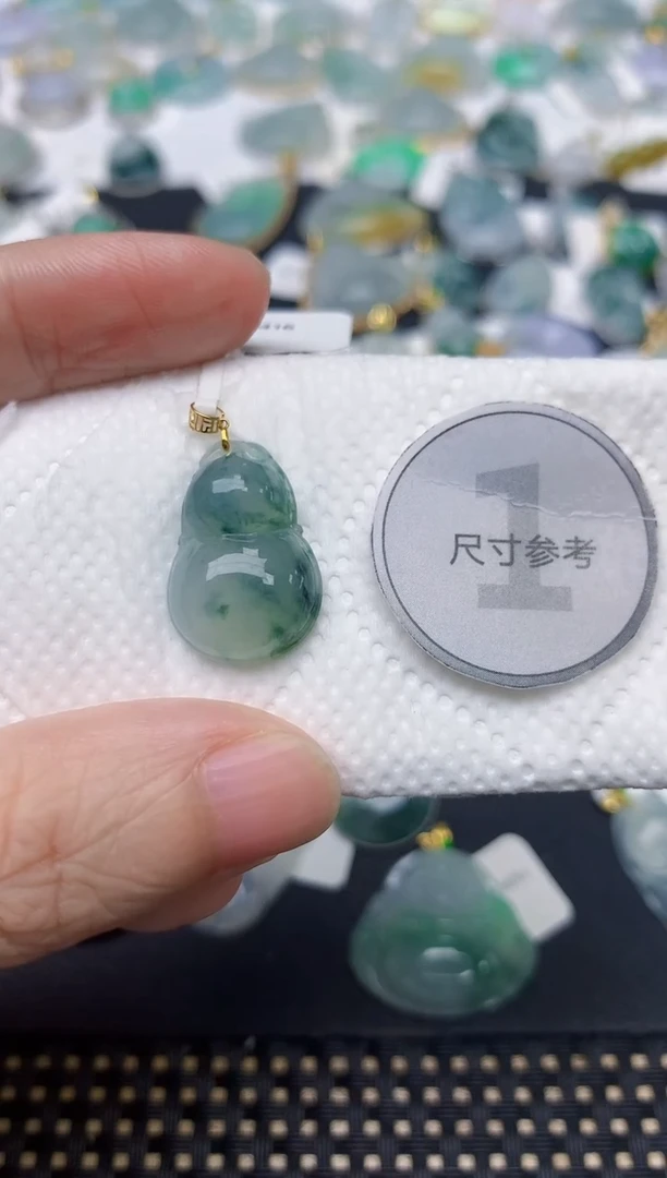 颈饰18K金镶嵌翡翠燕*天然缅甸A货翡翠